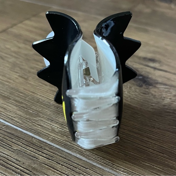 Only 1 Left! BADTZ-MARU (Sanrio)-NWT Medium Sized Hair Claw - Picture 10 of 11